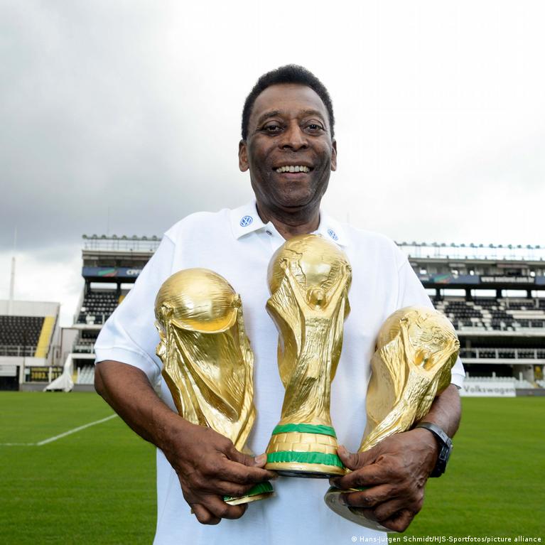 Pelé, Brazil’s mighty king of ‘beautiful game,’ has died