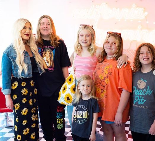 Tori Spelling Addresses Haters After Revealing She S Been Hospitalized