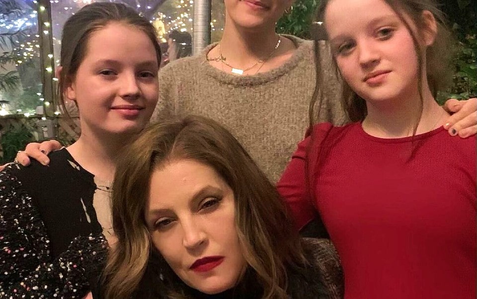 Lisa Marie Presley’s twin daughters refuse to enter their mother’s house.