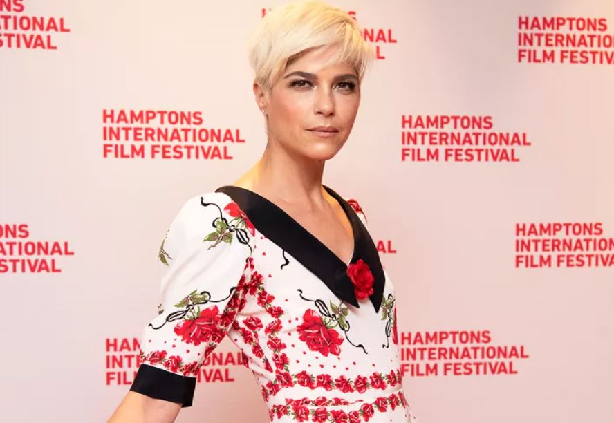 Selma Blair Responds to ‘Trolls’ Who Call Her ‘Narcissistic’ for Posting About Her MS on Social Media