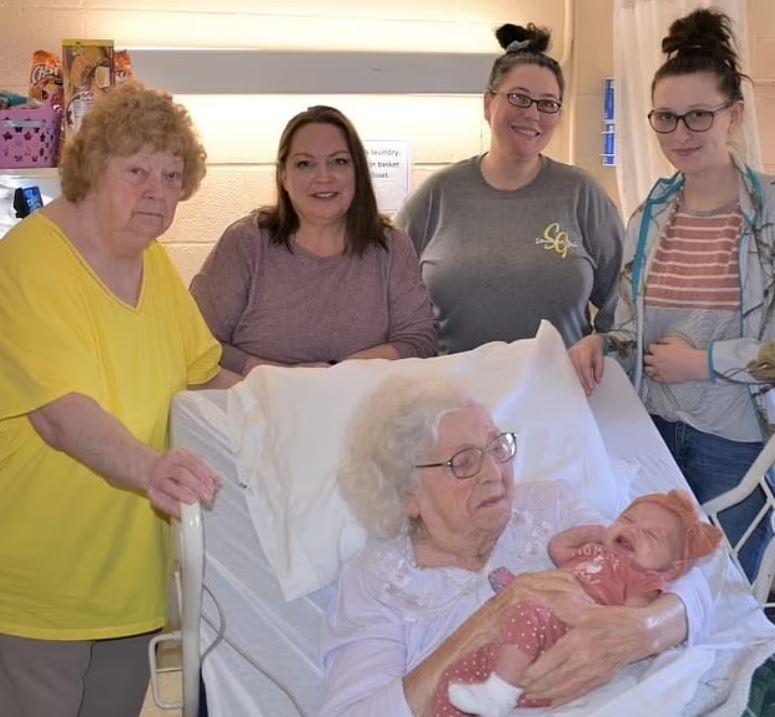 Kentucky woman, 98, who has more than 230 great-great-grandchildren meets her great-great-great-grandchild for the first time in adorable photograph that shows SIX generations in one room