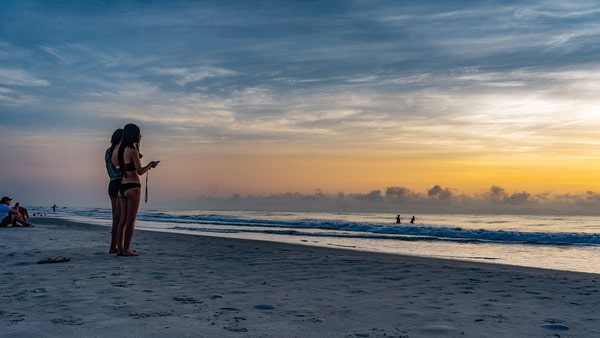 Pregnant mother takes stunning photograph — but look who shows up on the right!