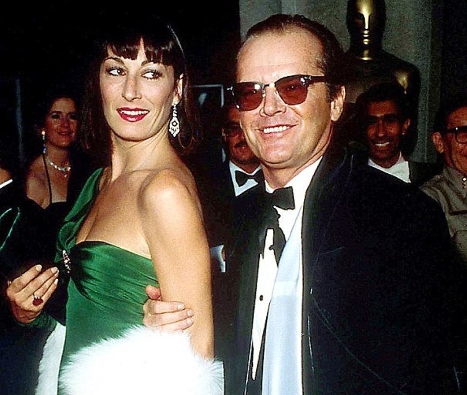 ‘He doesn’t want to face reality’: Jack Nicholson’s friends fear he will die alone like Marlon Brando because he lives like a ‘recluse’ in Mulholland Drive mansion – and hasn’t been seen since LA Lakers game over a year ago