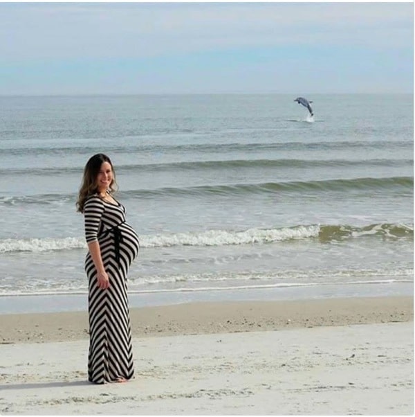 Pregnant mother takes stunning photograph — but look who shows up on the right!