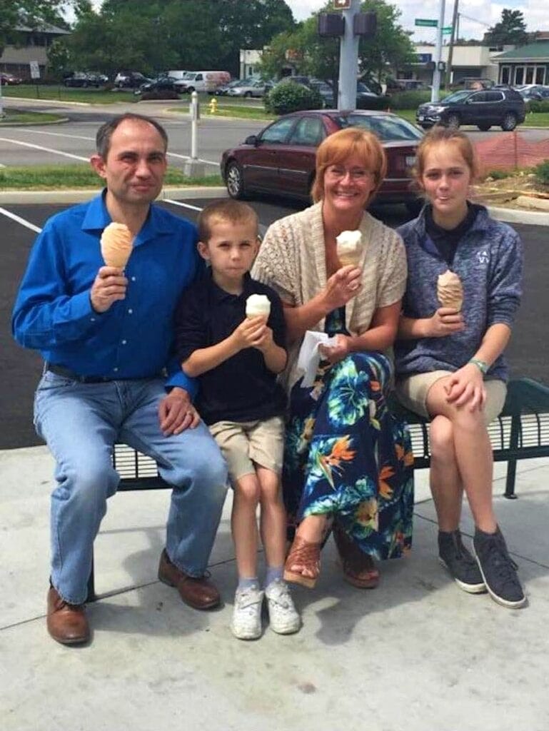 When a stranger observed how pleased this family was after getting ice cream, she volunteered to take them a photo.