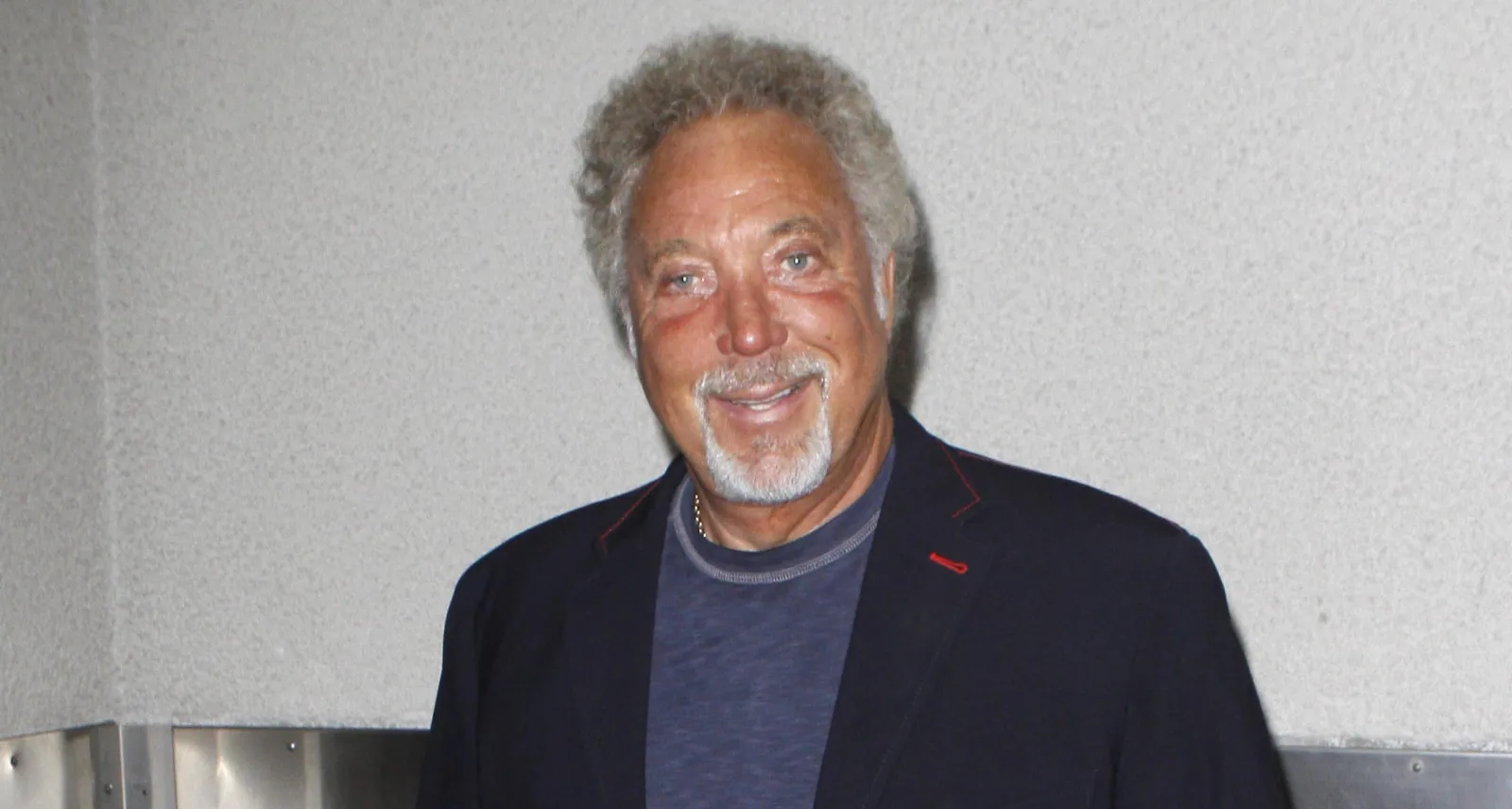 Following reports that Tom Jones had collapsed hours before his performance, he comes out about his condition