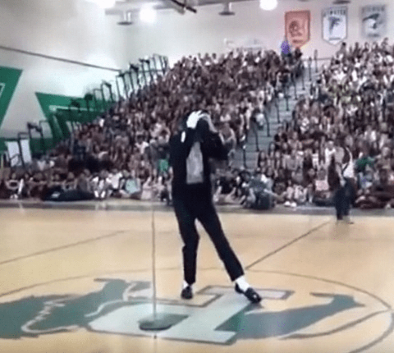 Shy teen wins school talent show dancing on “Billy Jean”