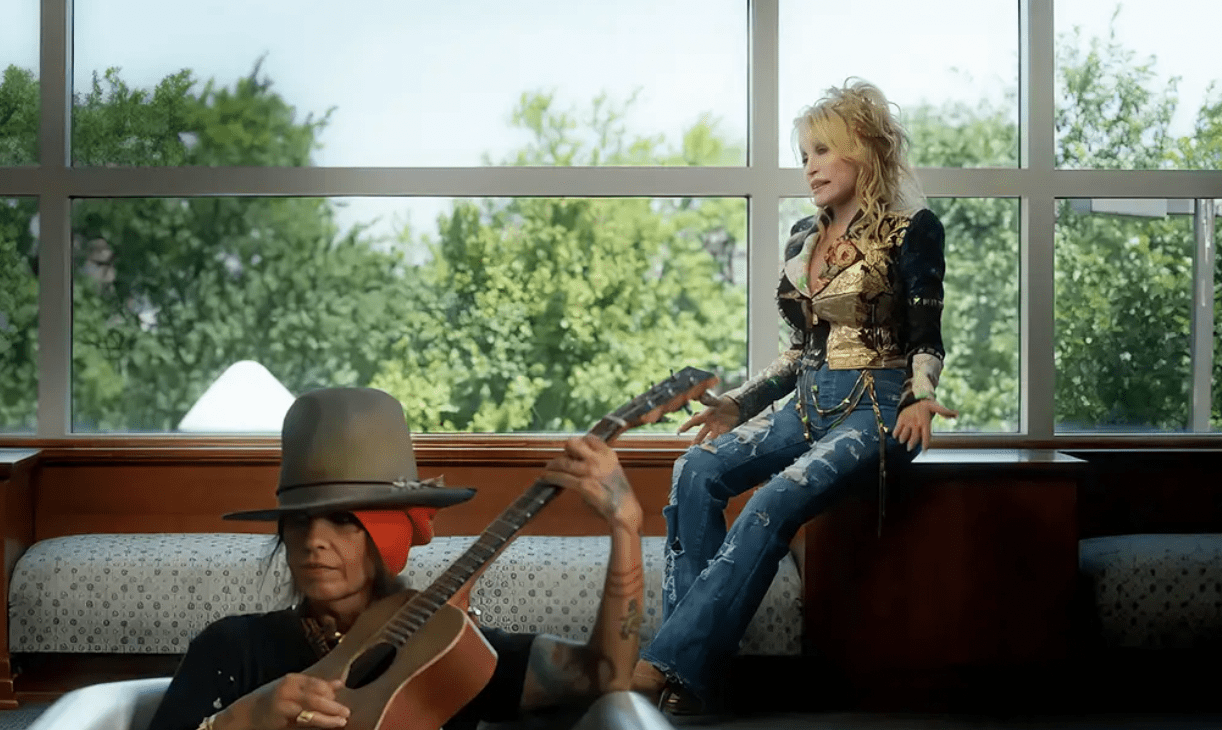 Dolly Parton & Linda Perry stir up those ’90s vibes we all miss with ‘What’s Up’