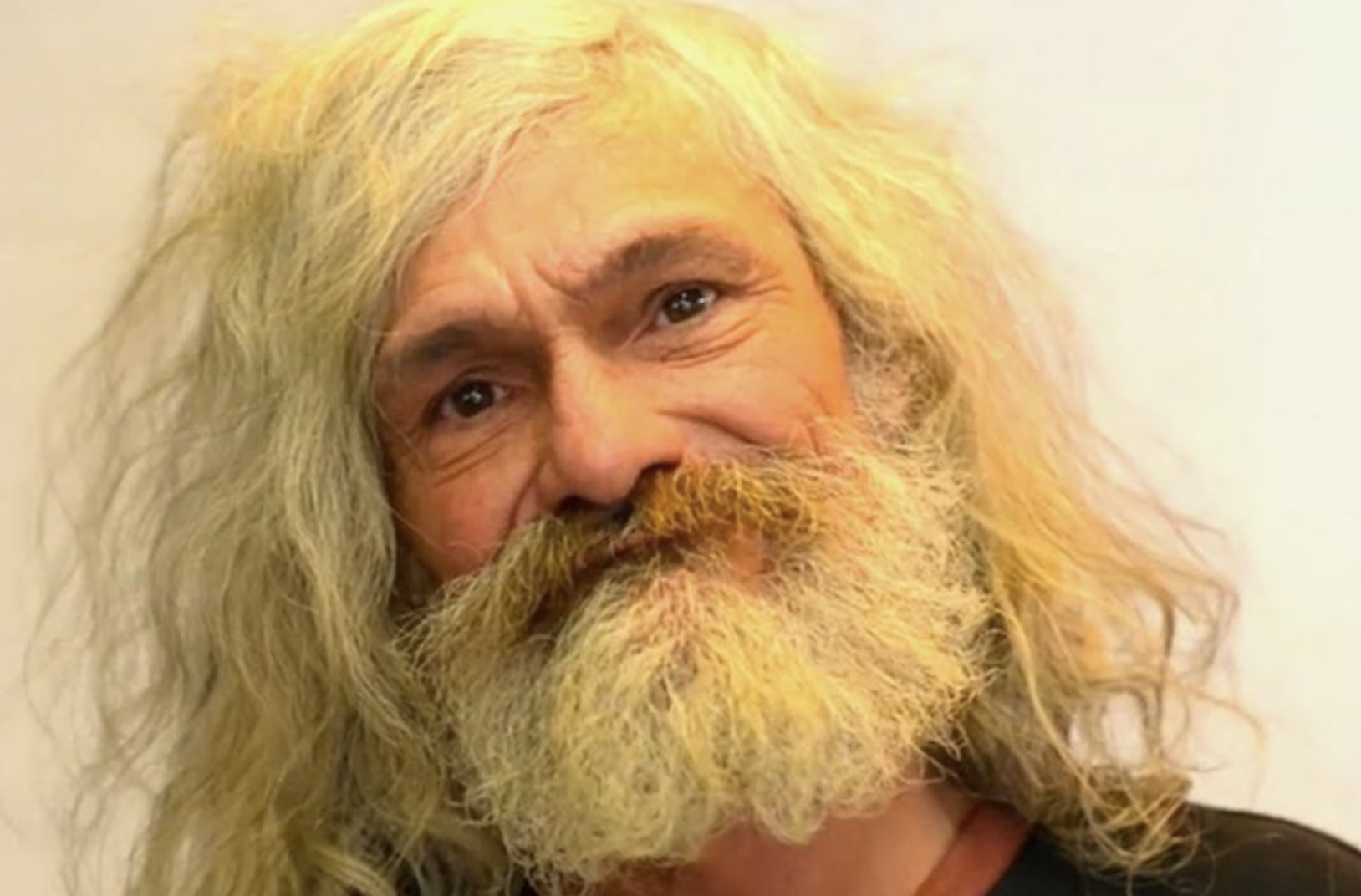 From a homeless old man to a fashionable brunette: An unbelievable transformation…