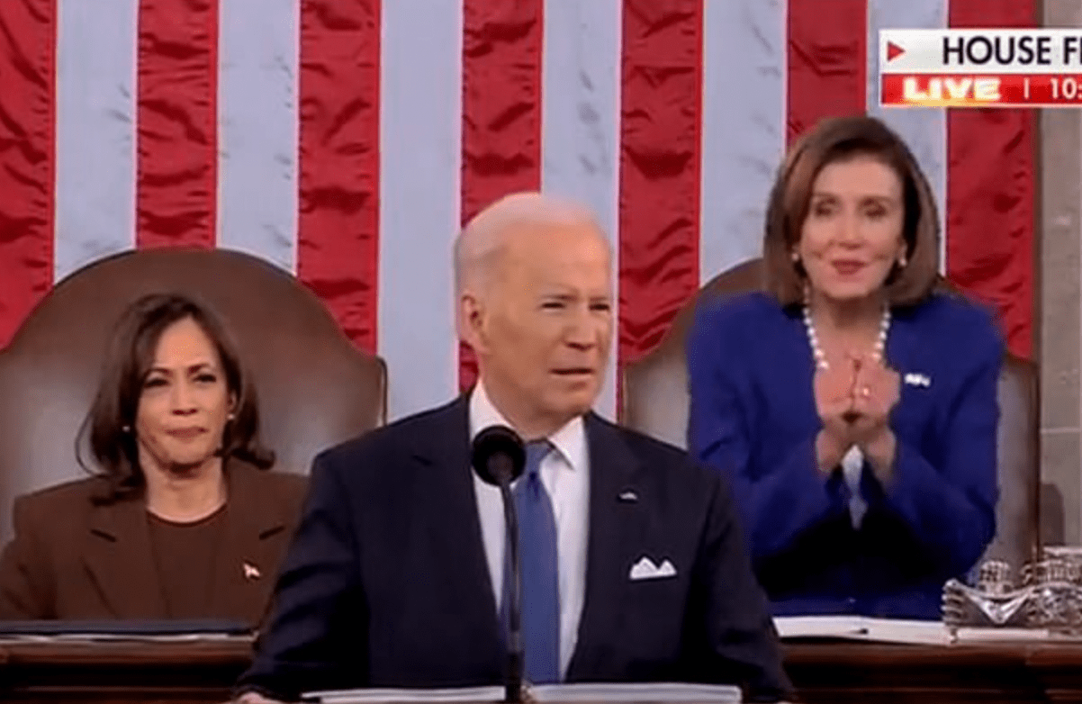 Nancy Pelosi Gets Caught On Camera Doing Something Her Biggest Fans Can’t Explain