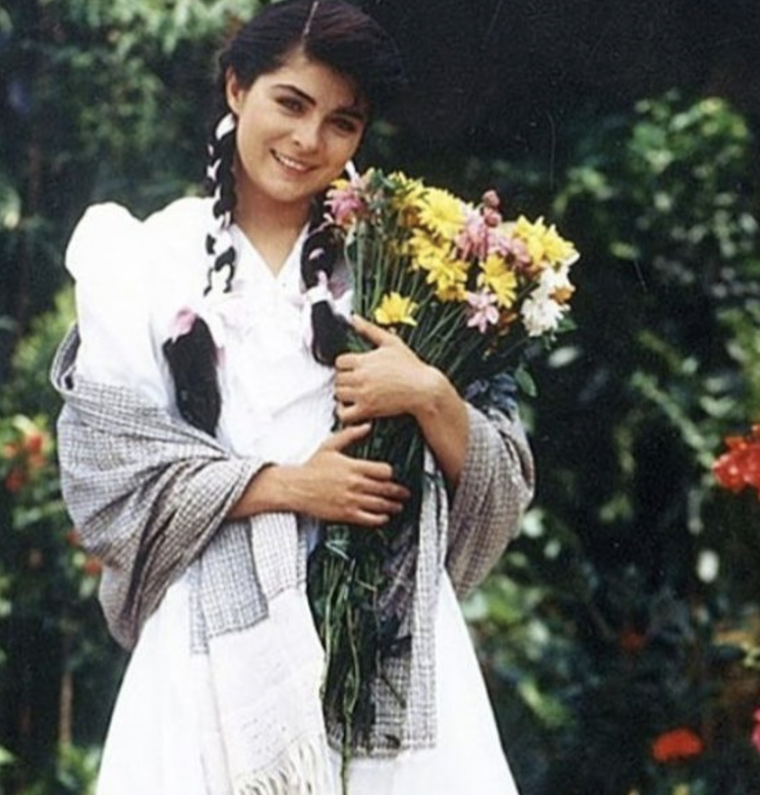 The beautiful actress Victoria Ruffo is now 56 years old… Check out how she looks now!