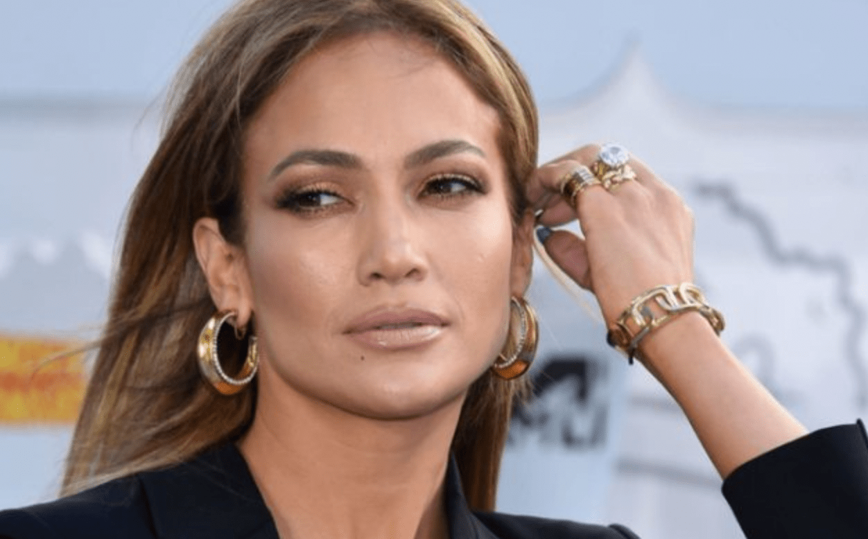 Have you seen what Jennifer Lopez looks like before wearing makeup?