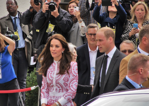 Fans Spot ‘Proof’ That New Photo Of Kate Middleton Is Also Fake