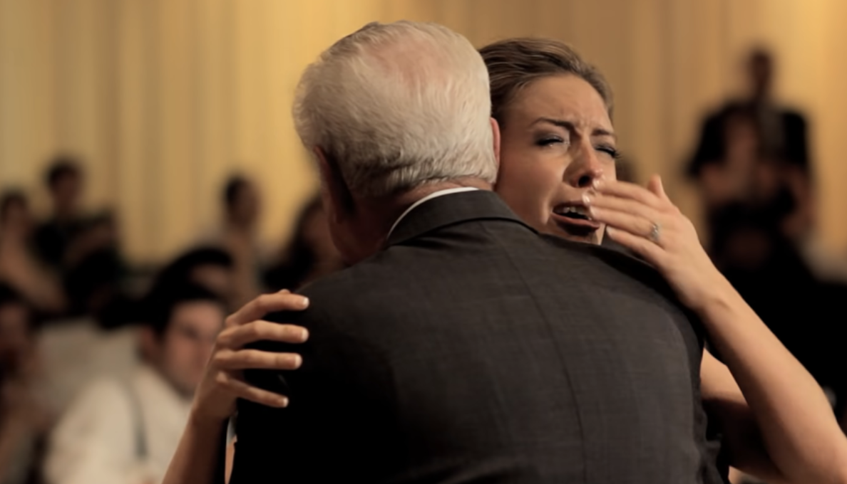 After her father died before the wedding, the bride’s brother prepared a surprise