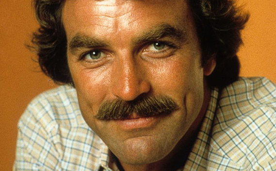 Tom Selleck ditches his trademark mustache and looks unrecognizable