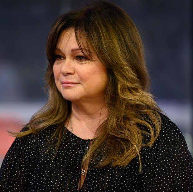 Two years after the heartbreak of her divorce, Valerie Bertinelli has found love again at 63… better sit down before you see her new man, because there’s a chance you’ll recognize him