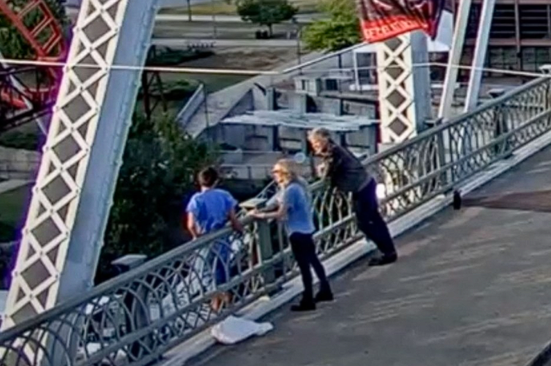 Jon Bon Jovi hailed as hero after talking woman down from bridge