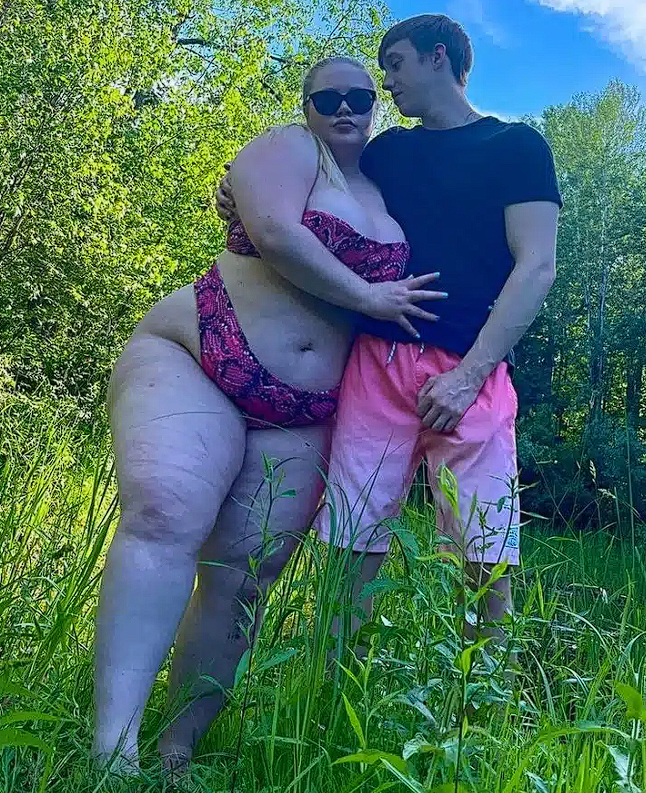 Guy Mocked for Dating 252-lb Woman